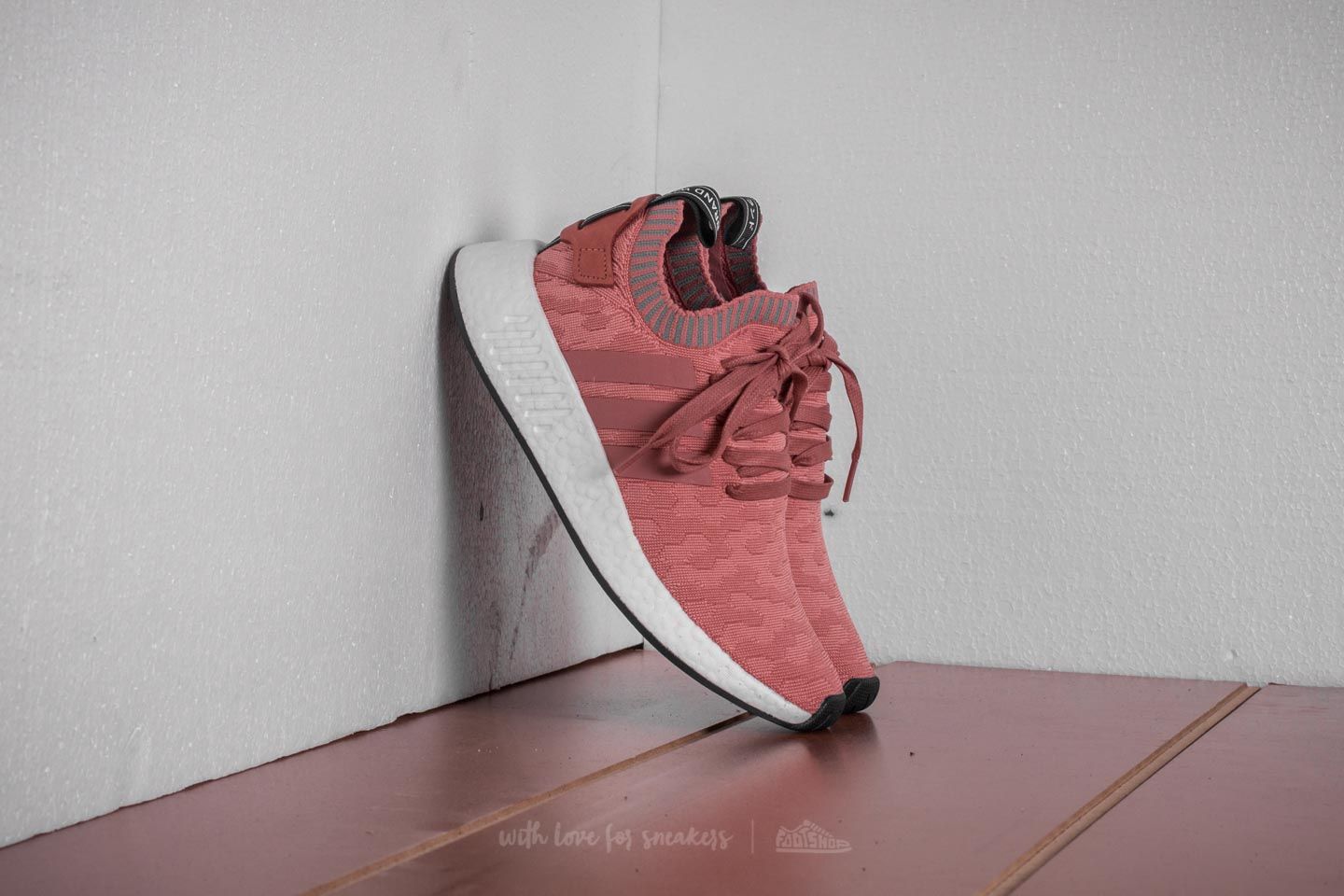 Adidas NMD_R2 Primeknit W v růžové colorway