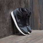 Obouvej Air Jordan 1 v černé barvě i ty