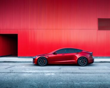 Tesla: Rekordní produkce a prodej v roce 2023 a porovnání s čínským BYD